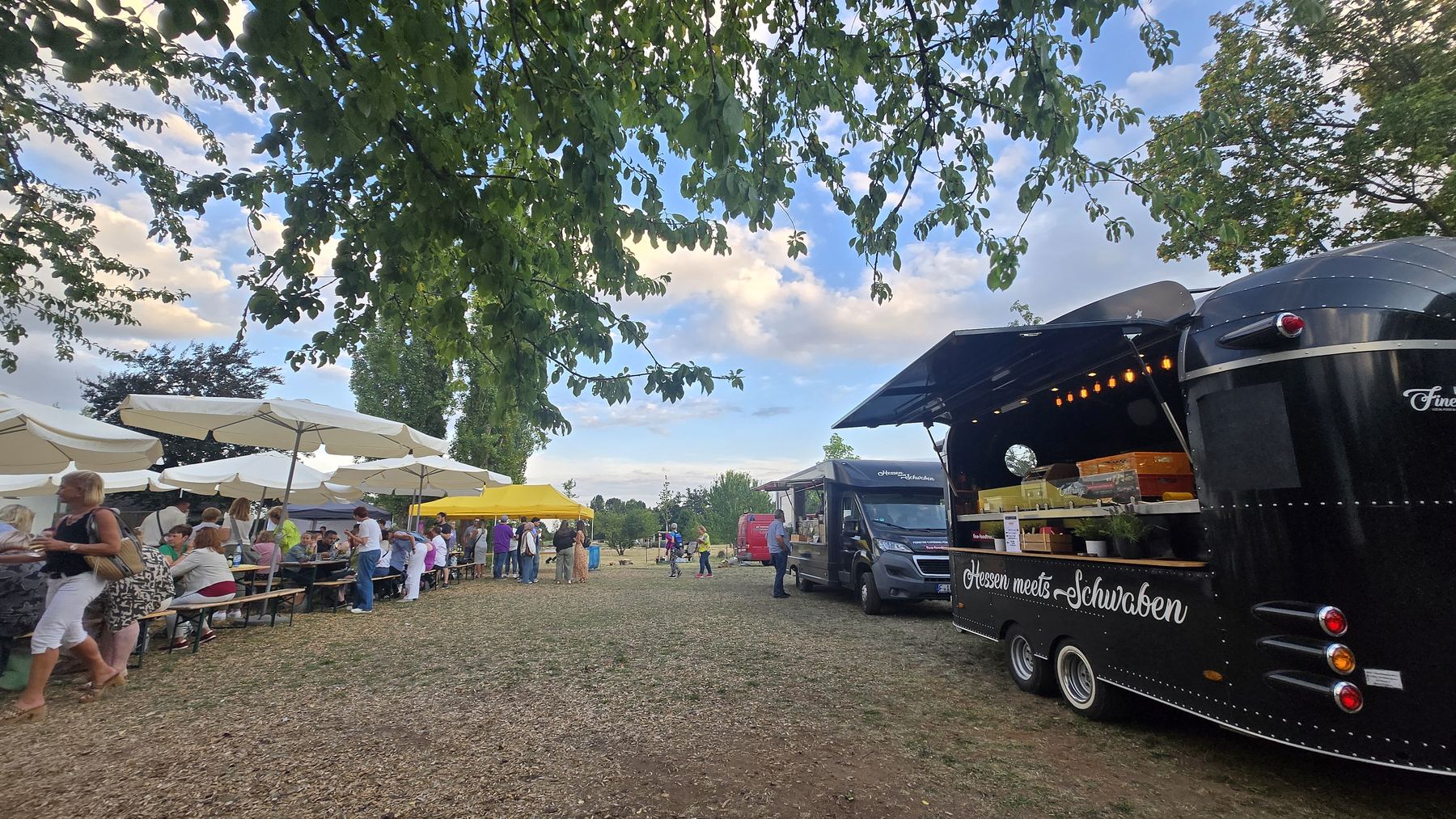 Große Veranstaltung mit Foodtrucks